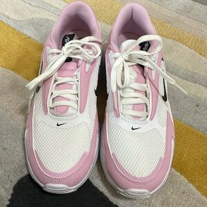 Women’s size 8, Nike Air Max Bolt Low Running Shoes in Light Arctic Pink.